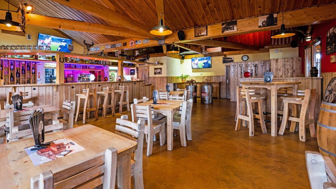Roadcamp - American & Sportsbar Мотель Марль