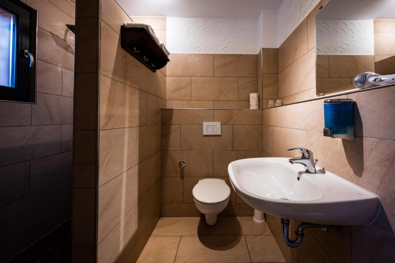 Мотель Roadcamp - American & Sportsbar 3*